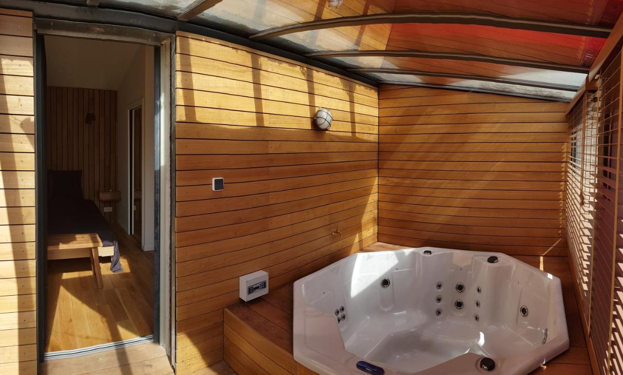 Le Mazet Des Amants, Cabane En Bois Avec Jacuzzi Privatif 아비뇽 외부 사진