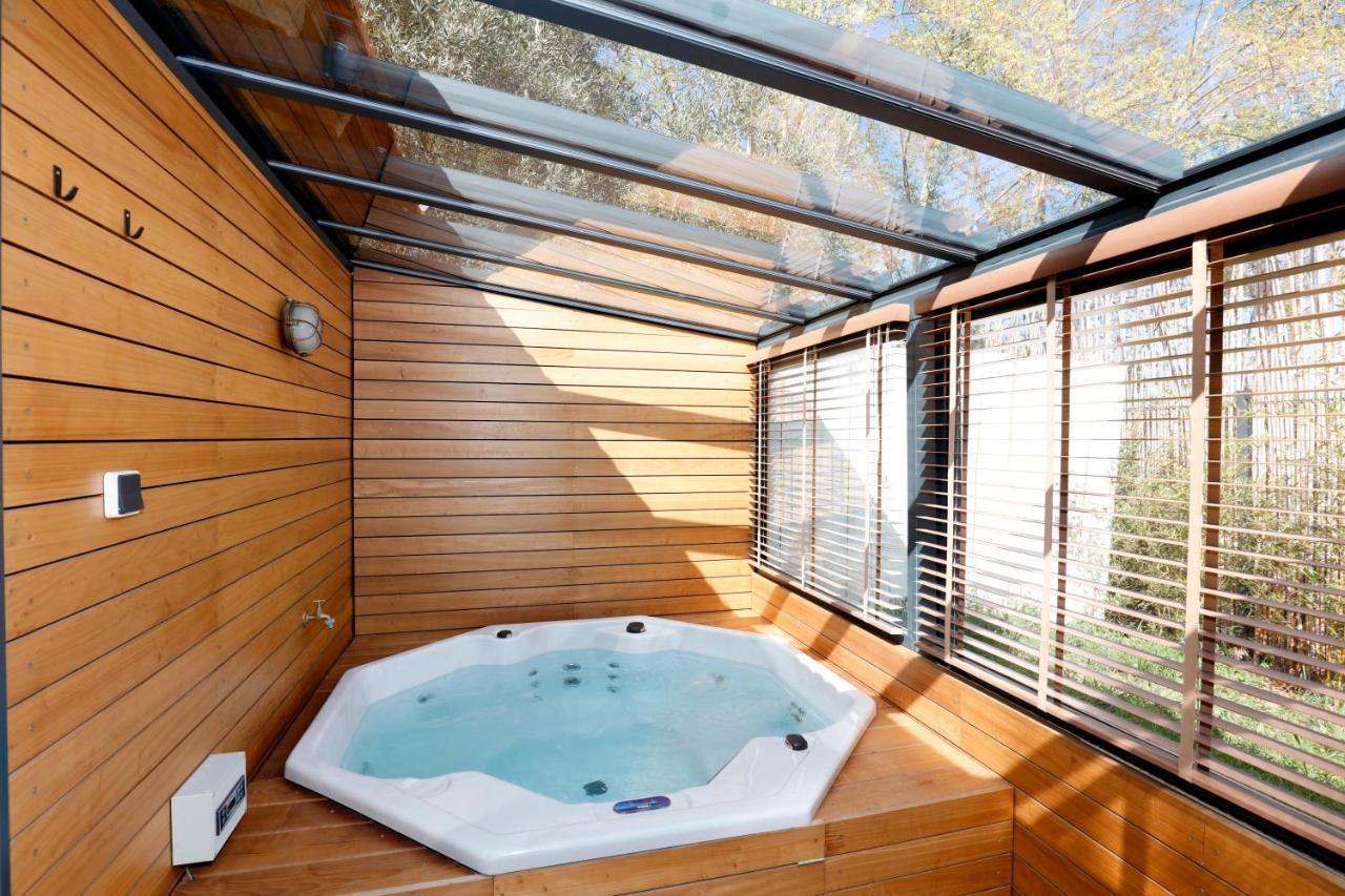 Le Mazet Des Amants, Cabane En Bois Avec Jacuzzi Privatif 아비뇽 외부 사진