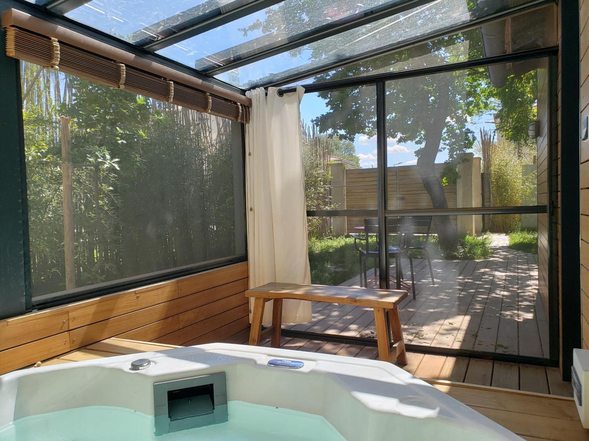 Le Mazet Des Amants, Cabane En Bois Avec Jacuzzi Privatif 아비뇽 외부 사진